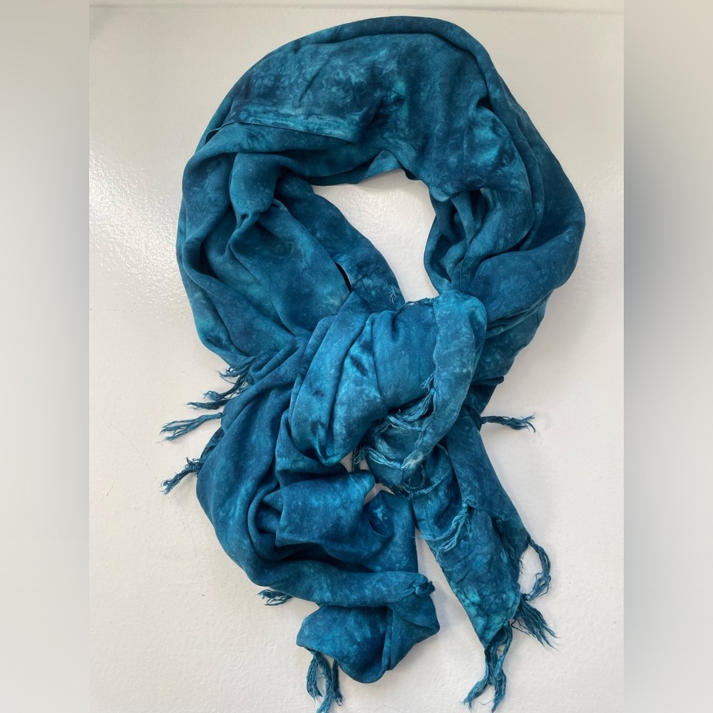 Roundy Bay Turquoise blue splatter pattern scarf